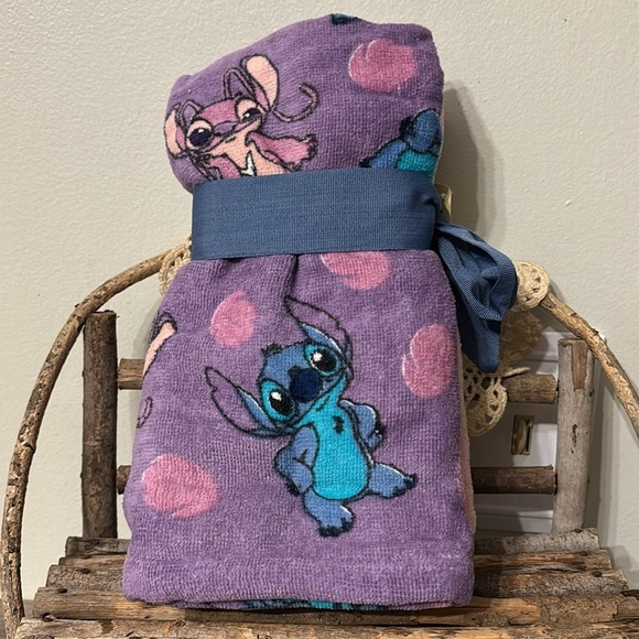 Disney Angel and Stitch Set of 2  HAND TOWELS NWT - Picture 2 of 5
